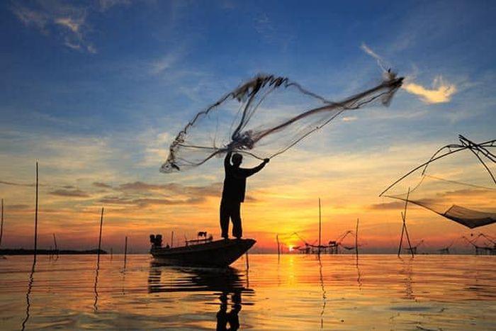 Ubon  Lake Fisherman