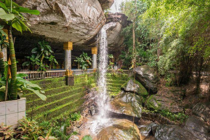 Ubon Ratchathani Waterfall temple